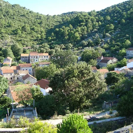 Charming House Lovro בית נופש *