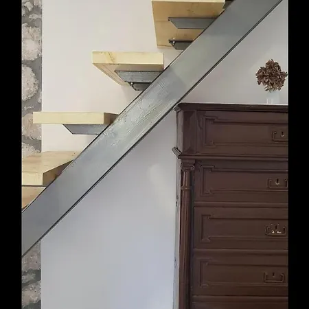 Charming House Lovro בית נופש *