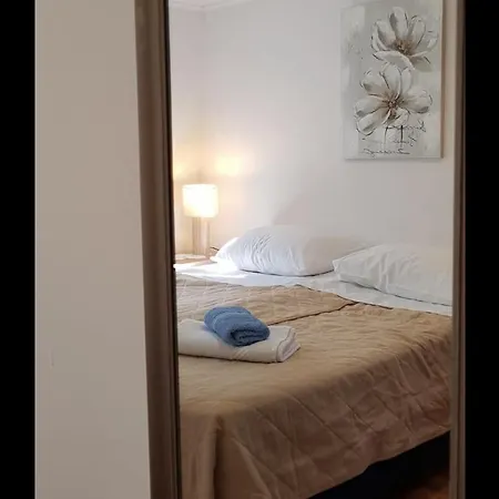 Charming House Lovro בית נופש *