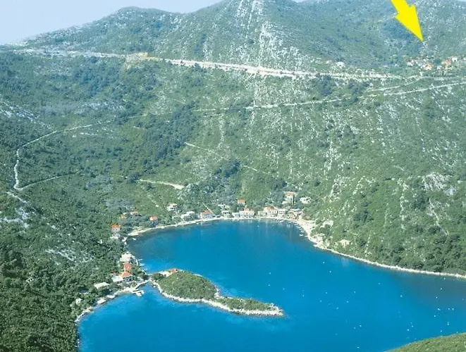 בית נופש Charming House Lovro