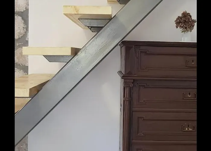 Charming House Lovro בית נופש *