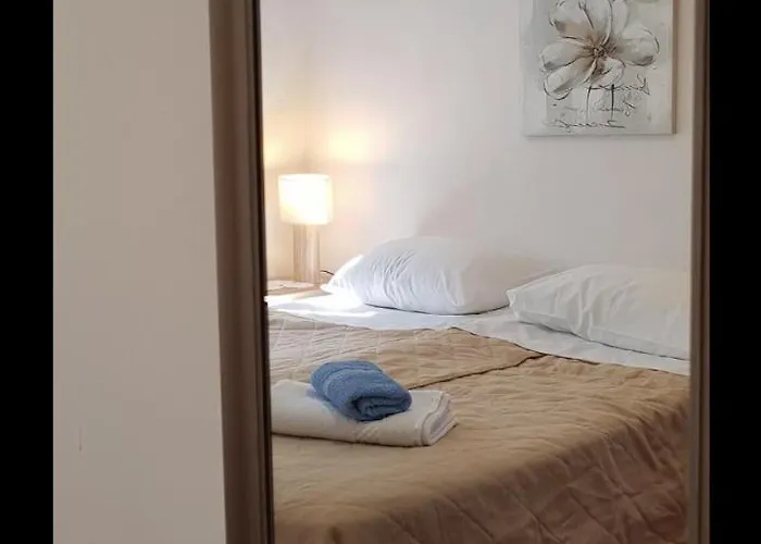 Charming House Lovro בית נופש *